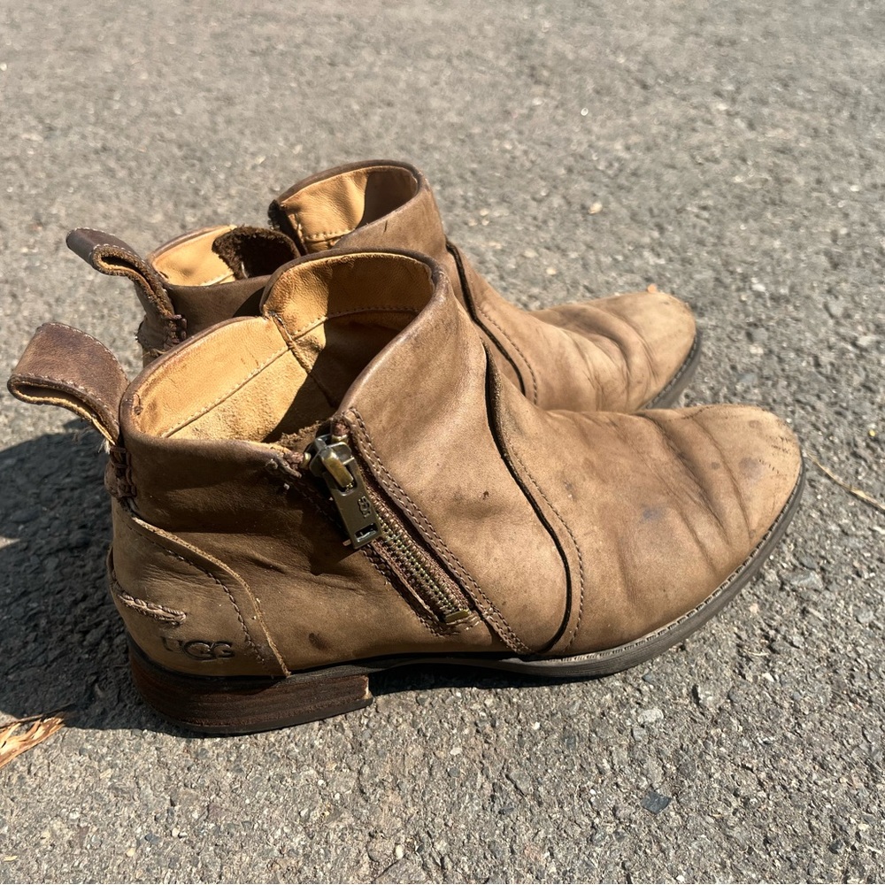 UGG Women's Aureo II Boot size 6.5